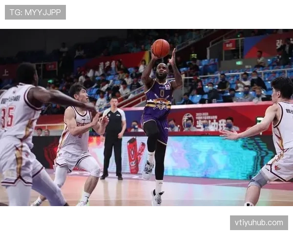 篮下干扰球判定标准与规则定义全面解析 篮下干扰球判定标准与规则定义全面解析