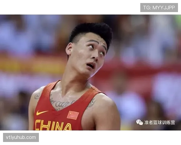 赵睿训练完直接拎着爱马仕去接娃，这谁顶得住啊